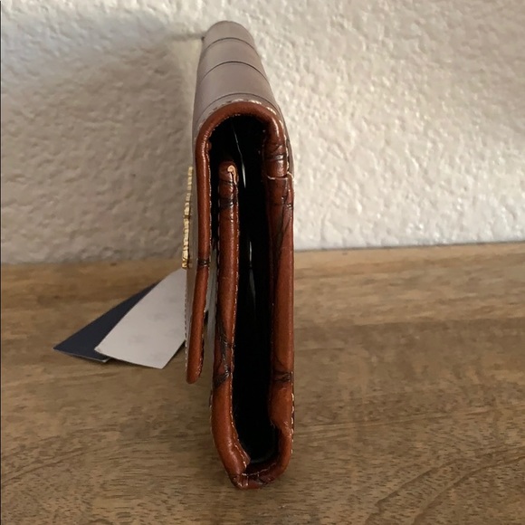 π Dooney & Bourke Wallet - Picture 7 of 16